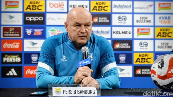 1767675866069-pelatih-persib-bandung-bojan-hodak-1766850901308_169