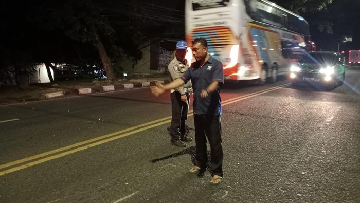 1767675866620-lokasi-tabrakan-motor-mahasiswa-dan-mobil-di-jalan-ah-nasution-bandung-1767666965517_169
