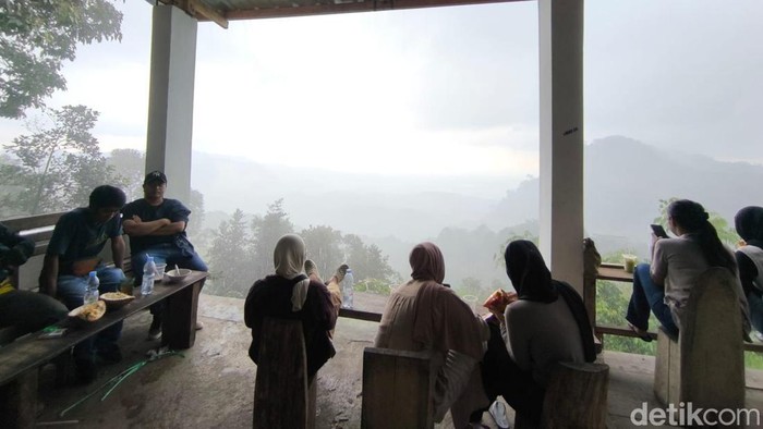 1767762292821-suasana-warung-sepoi-kuningan-1767687640377_169