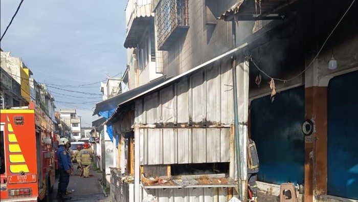 1767848649926-warung-yang-terbakar-di-pasar-karlis-tasikmalaya-1767842045987_169