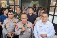 1767870263674-kapolda-jabar-irjen-rudi-setiawan-usai-memimpin-rapat-pengamanan-laga-persib-vs-persija-1767851698862_169