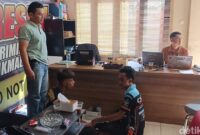 1767870271408-polisi-saat-menginterograsi-kedua-pelaku-pencurian-1767850730921_169