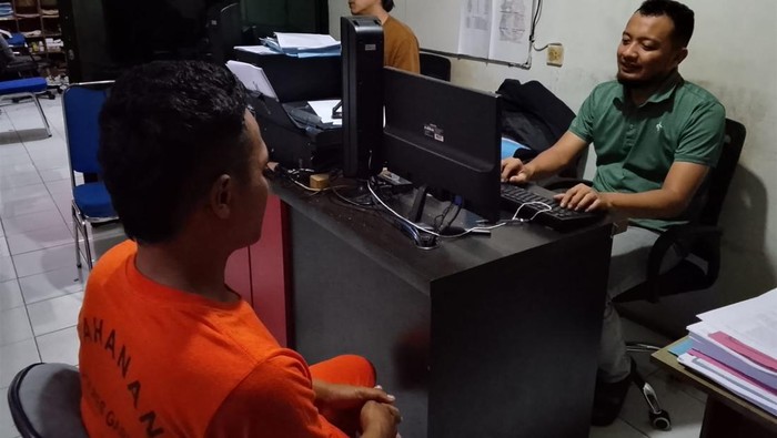 1768043072210-pelaku-gergaji-tangan-pemuda-di-garut-1768029070864_169