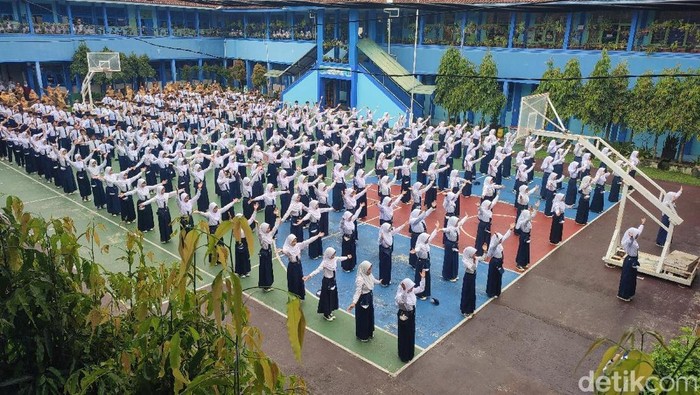 1768194273612-kegiatan-pertama-di-sekolah-smp-ciamis-usai-libur-panjang-1768183867888_169