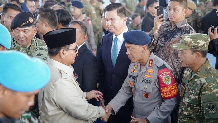 1768388685136-kapolda-jabar-irjen-rudi-setiawan-saat-berjabat-tangan-dengan-presiden-prabowo-subianto-1768376564468_169