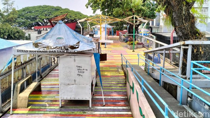 1768388689973-kondisi-terkini-teras-cihampelas-di-kota-bandung-2_169