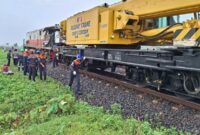 1769058267411-evakuasi-lokomotif-ka-manoreh-yang-hantam-truk-di-cirebon-1768957824341_169