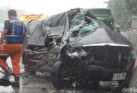 1769144662337-kondisi-kendaraan-yang-digunakan-pejabat-pemkab-bekasi-saat-kecelakaan-di-tol-cipularang-1769065606256_169