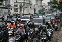 1769166267048-potret-kemacetan-di-kota-bandung-saat-libur-panjang-1_169