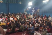 1769339070841-korban-longsor-mengungsi-di-gor-desa-pasirlangu-1769329230442_169