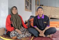 1769533473269-sosok-ade-tata-di-posko-pengungsian-cisarua-1769521558605_169