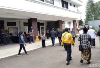 1769533508728-suasana-pengadilan-negeri-kota-sukabumi-usai-persidangan-dugaan-perbuatan-melawan-hukum-yang-menyeret-wali-kota-sukabumi-ditun-1769515420278_169